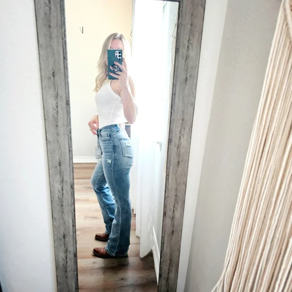 New | Judy Blue | Bootcut Jeans - Picture 3 of 17